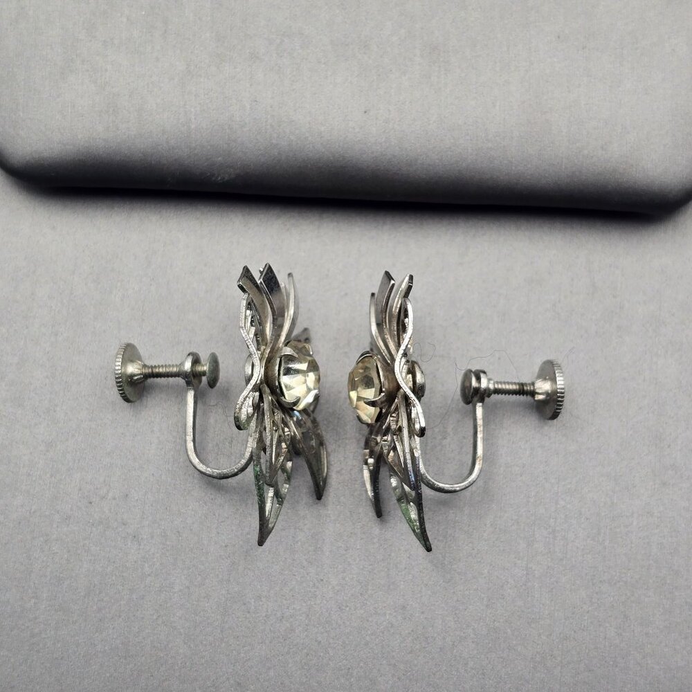 VTG Bugbee Niles Clear Rhinestone Filigree Bows Screw Back Earrings Silver Tone - Picture 3 of 8